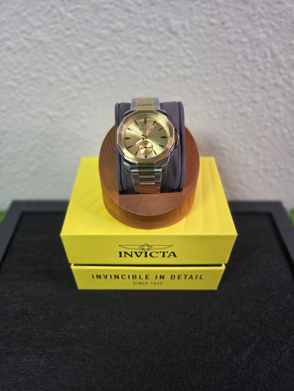Invicta Speedway Victorious 49329 Men’s 42mm Gold Tone Steel Quartz Watch